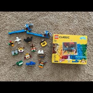 used lego classic set 11009 with 2 light bricks